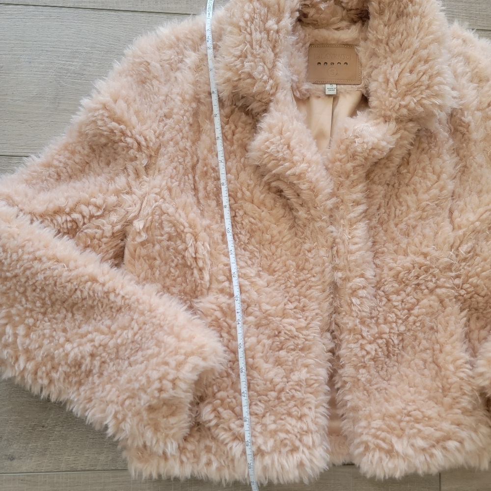 BLANKNYC Size Small Curly Faux Fleece Chubby Coat Color Champagne & OJ - Picture 6 of 11